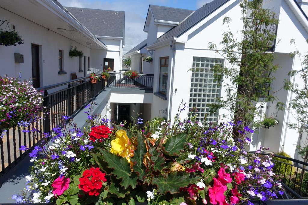 Donegan Court Aparthotel Galway Exterior foto